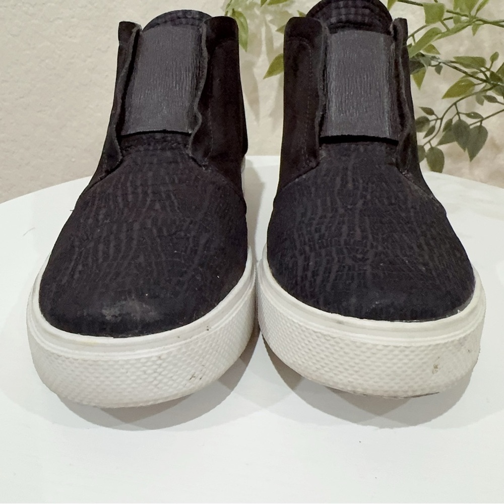 Kaanas Black Suede Chelsea Ankle Mid Top Slip on Sneaker Size 6 Preowned - Picture 3 of 9